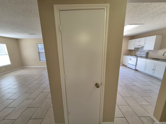 6919 HERON FLTS, Converse, TX 78109