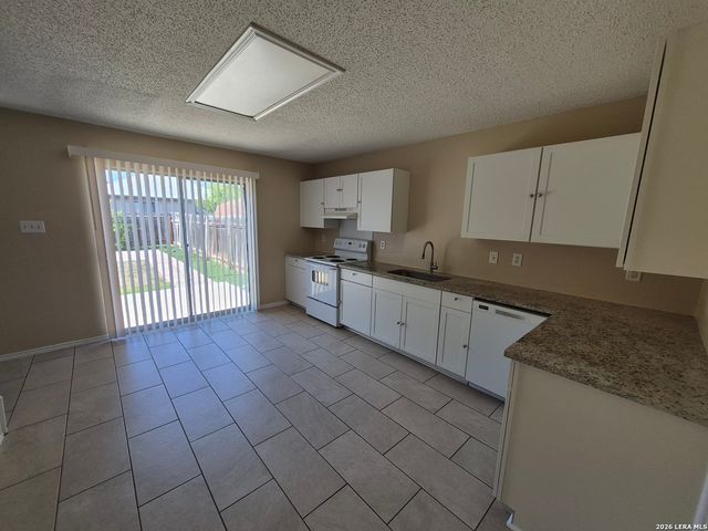 6919 HERON FLTS, Converse, TX 78109