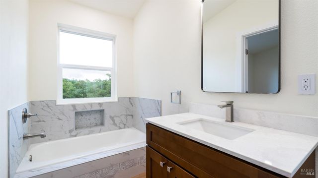 19331 Moon Ridge Rd, Hidden Valley Lake, CA 95467