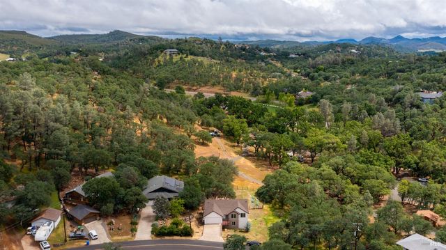19331 Moon Ridge Rd, Hidden Valley Lake, CA 95467