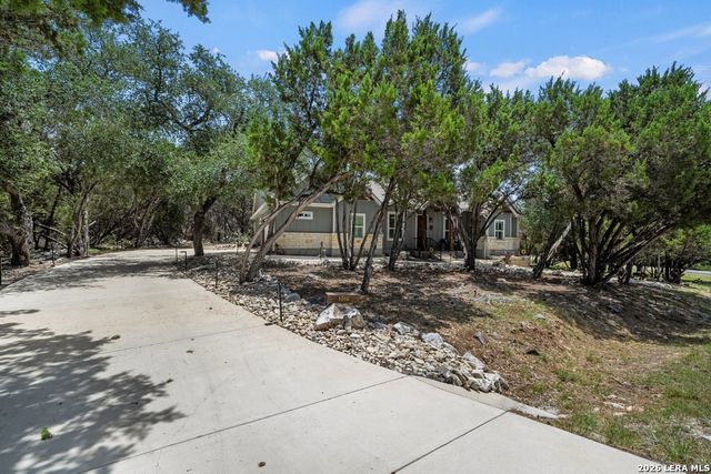 1016 HAPPY HOLLOW DR, New Braunfels, TX 78132