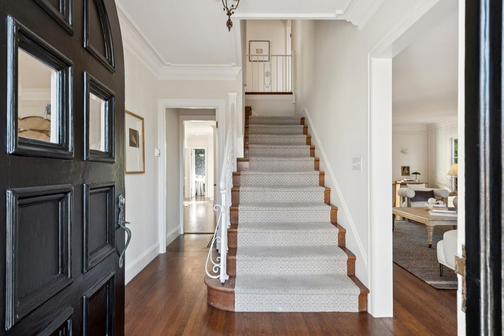 Image 7 of property listing at 136 Waldo Ave, Piedmont, CA 94611