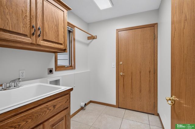 2321 N 144 Avenue, Omaha, NE 68116