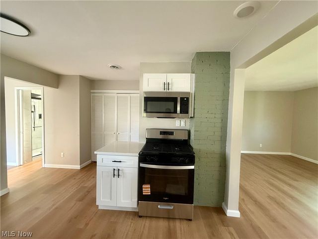 5363 Summit Road, Lyndhurst, OH 44124