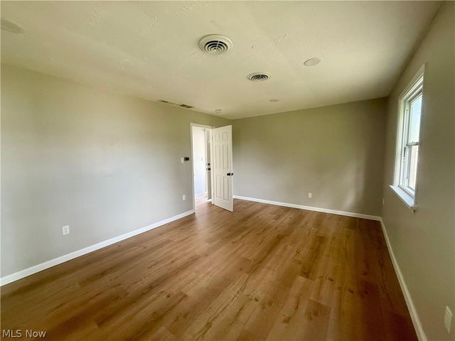 5363 Summit Road, Lyndhurst, OH 44124