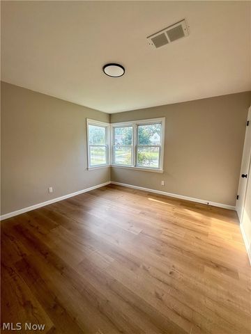 5363 Summit Road, Lyndhurst, OH 44124