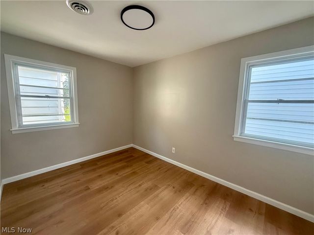 5363 Summit Road, Lyndhurst, OH 44124