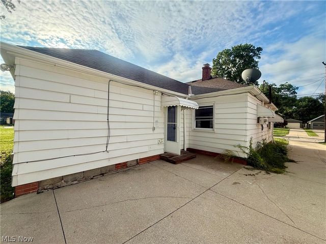 5363 Summit Road, Lyndhurst, OH 44124
