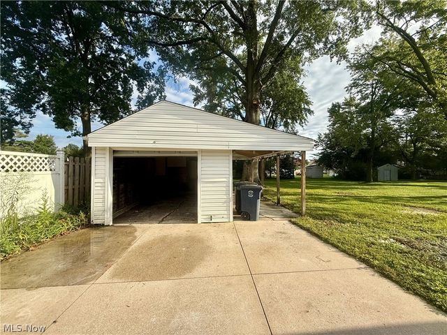 5363 Summit Road, Lyndhurst, OH 44124