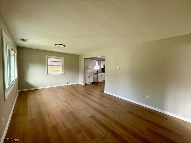 5363 Summit Road, Lyndhurst, OH 44124