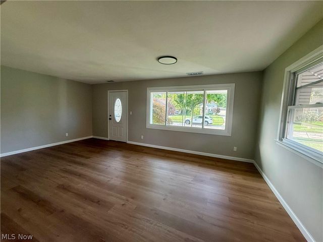 5363 Summit Road, Lyndhurst, OH 44124