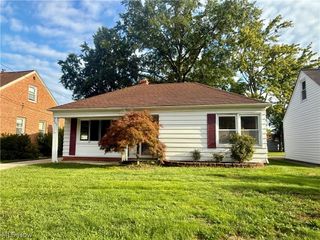5363 Summit Road, Lyndhurst, OH 44124