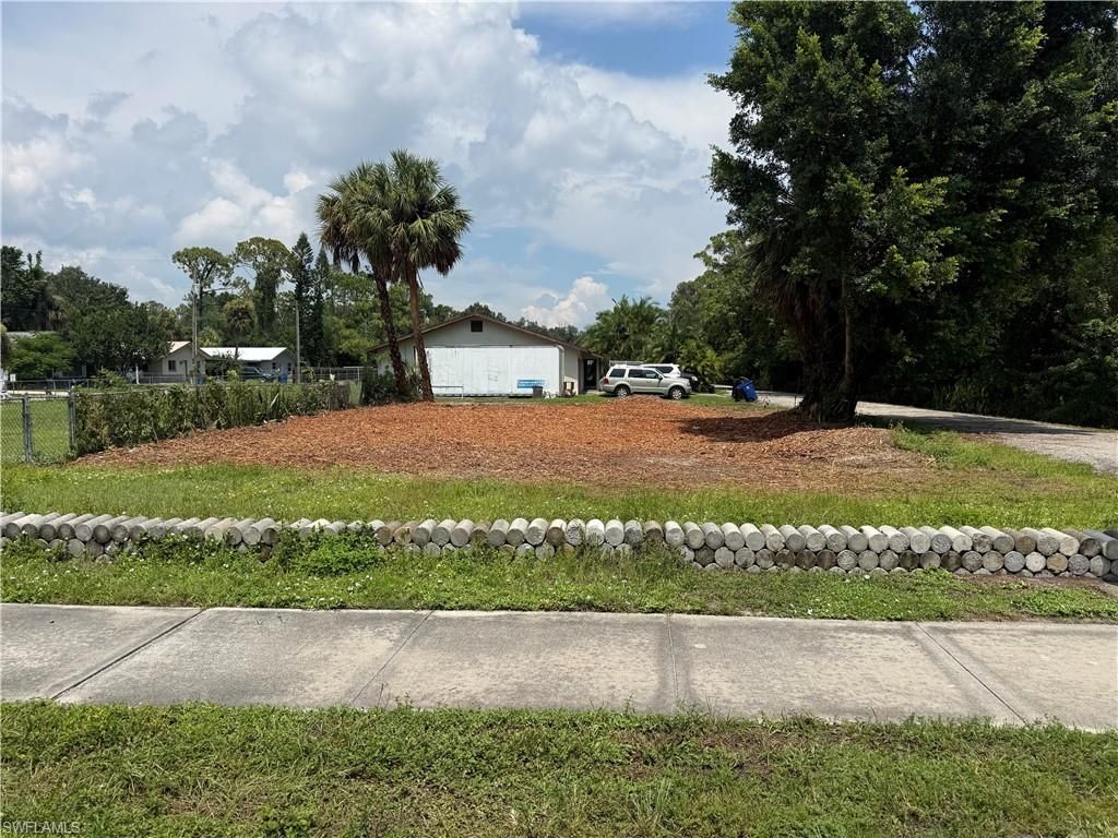 1209 Laurel DR, NORTH FORT MYERS, FL 33917 — exterior