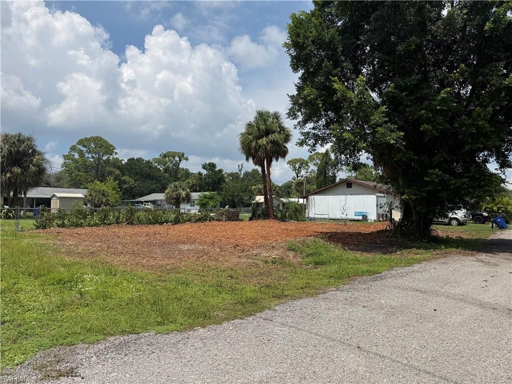 1209 Laurel DR, NORTH FORT MYERS, FL 33917 — photo 2