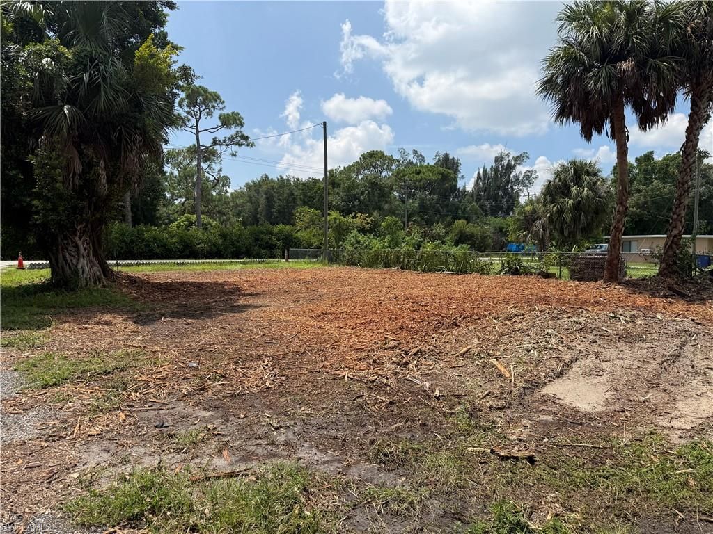 1209 Laurel DR, NORTH FORT MYERS, FL 33917 — photo 4