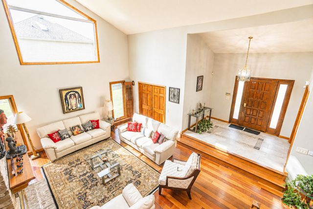 1368 Hunter Circle, Naperville, IL 60540