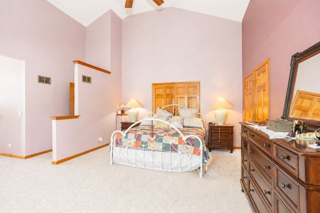1368 Hunter Circle, Naperville, IL 60540