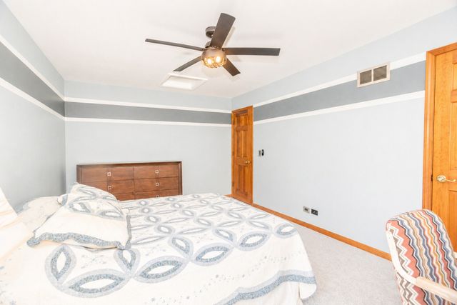 1368 Hunter Circle, Naperville, IL 60540