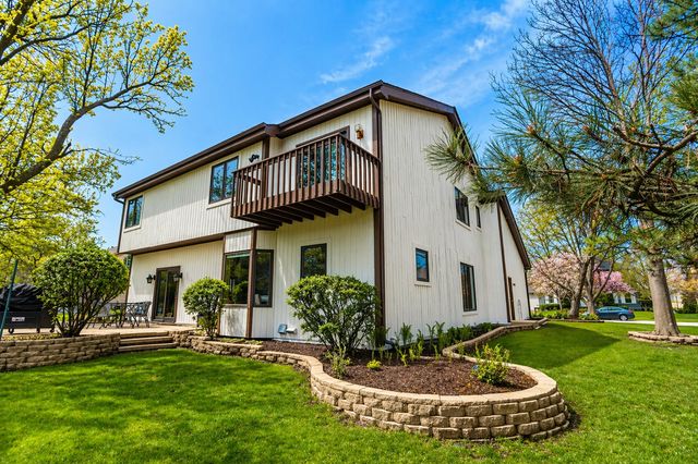 1368 Hunter Circle, Naperville, IL 60540
