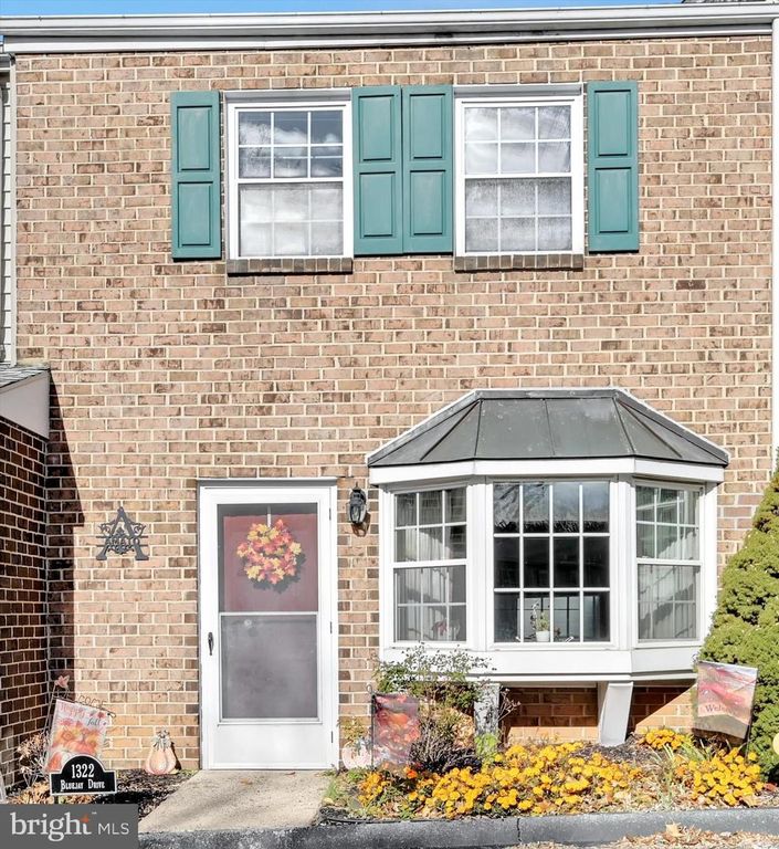 1322 BLUE JAY DR, Lancaster, PA 17601