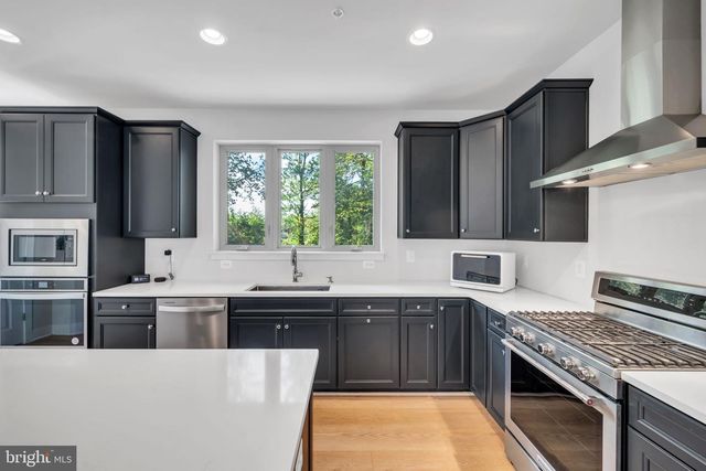 5002 OAKMOORE DR, Rockville, MD 20852