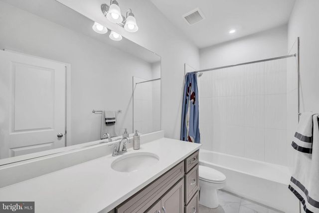 5002 OAKMOORE DR, Rockville, MD 20852
