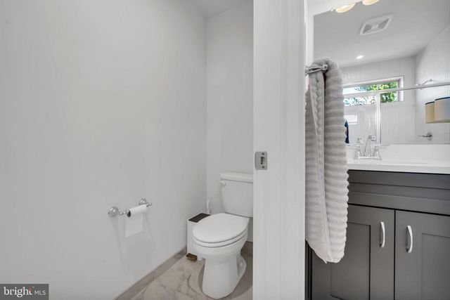 5002 OAKMOORE DR, Rockville, MD 20852