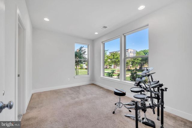 5002 OAKMOORE DR, Rockville, MD 20852