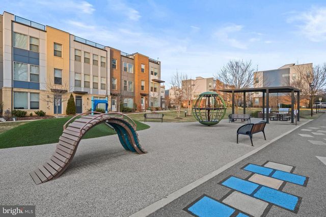5002 OAKMOORE DR, Rockville, MD 20852