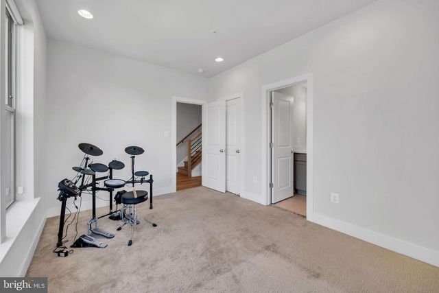 5002 OAKMOORE DR, Rockville, MD 20852