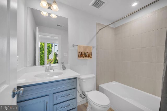5002 OAKMOORE DR, Rockville, MD 20852