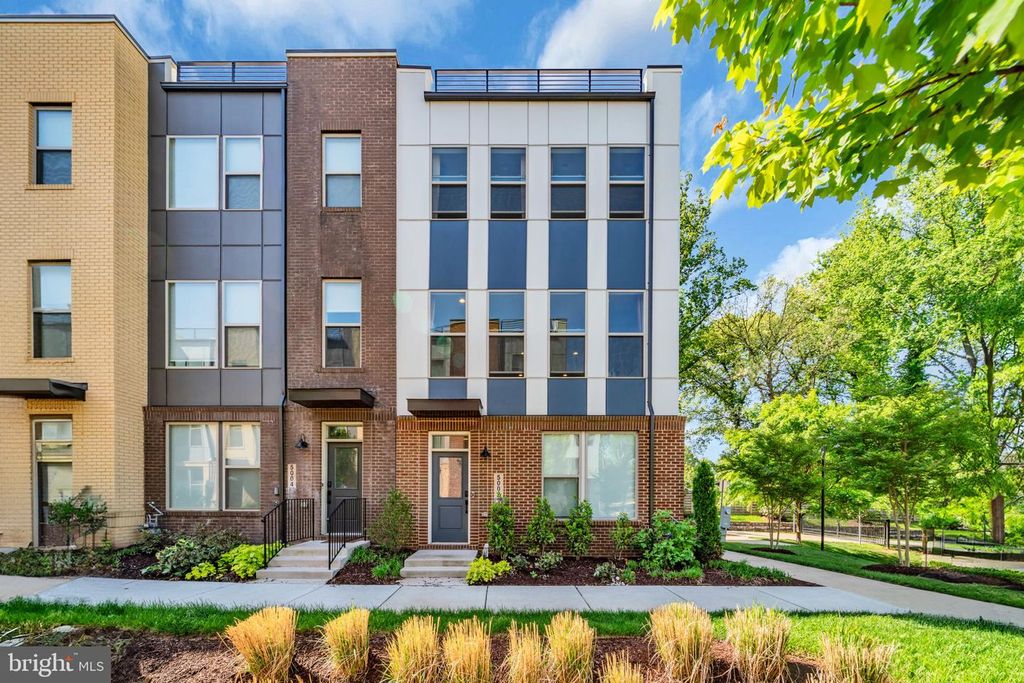 5002 OAKMOORE DR, Rockville, MD 20852