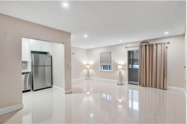 4980 E Sabal Palm Boulevard E 124, Tamarac, FL 33319