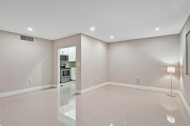 4980 E Sabal Palm Boulevard E 124, Tamarac, FL 33319