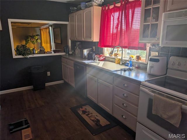 2552 Somerville Drive, High Ridge, MO 63049