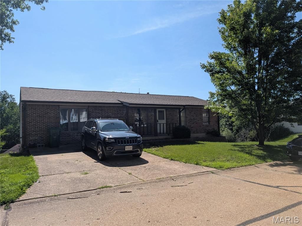 2552 Somerville Drive, High Ridge, MO 63049