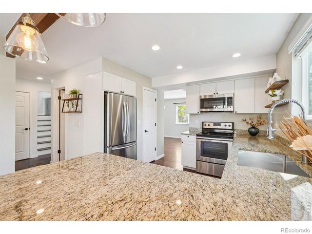 8064 Meadowdale Square, Niwot, CO 80503