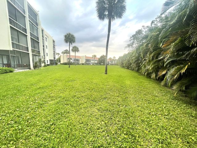 2500 Presidential Way 106, West Palm Beach, FL 33401