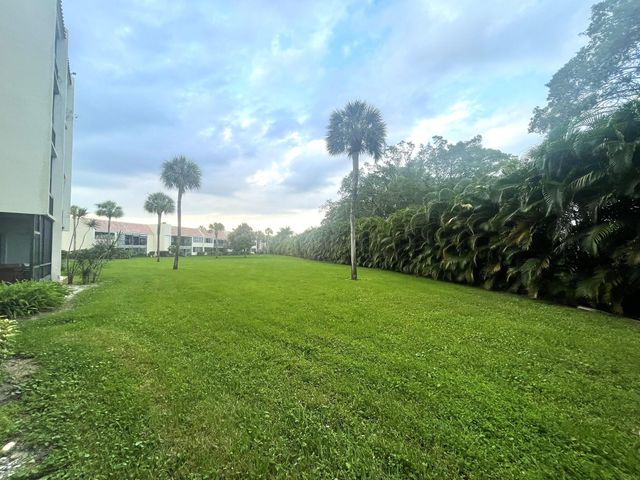 2500 Presidential Way 106, West Palm Beach, FL 33401