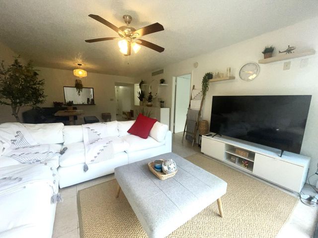 2500 Presidential Way 106, West Palm Beach, FL 33401
