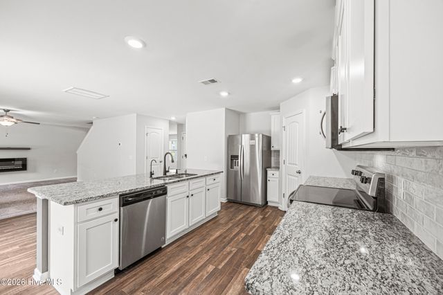 372 Poppleton Drive, Hampstead, NC 28443