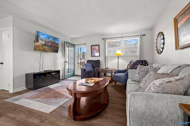 8 Smith Court, Centre, AL 35960