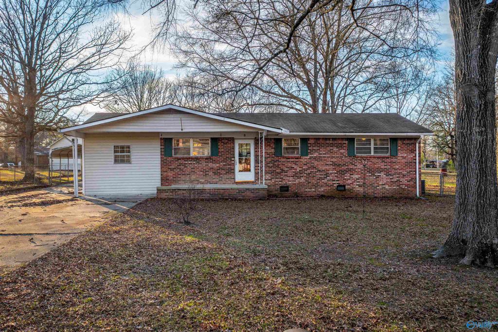 8 Smith Court, Centre, AL 35960