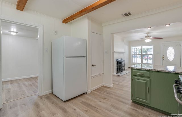 2626 mistletoe, San Antonio, TX 78228