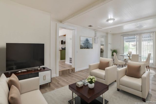 2626 mistletoe, San Antonio, TX 78228