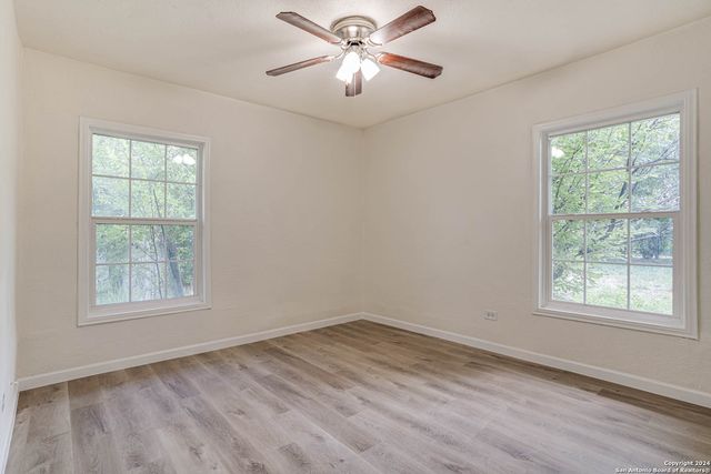 2626 mistletoe, San Antonio, TX 78228