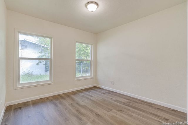 2626 mistletoe, San Antonio, TX 78228