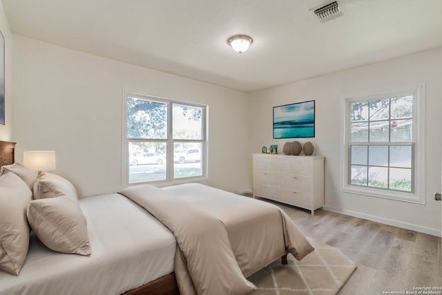 2626 mistletoe, San Antonio, TX 78228