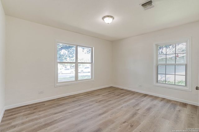 2626 mistletoe, San Antonio, TX 78228