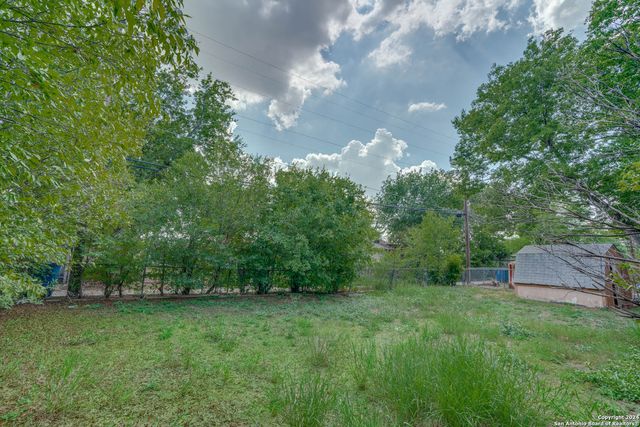 2626 mistletoe, San Antonio, TX 78228